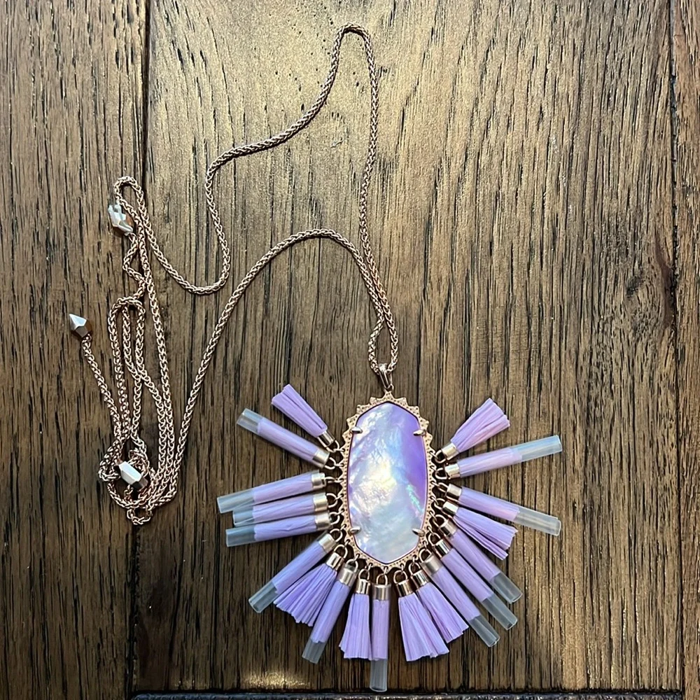 Kendra Scott Betsy Necklace Rose Gold Lilac Mother-of-Pearl NWT- neverworn - Picture 3 of 11